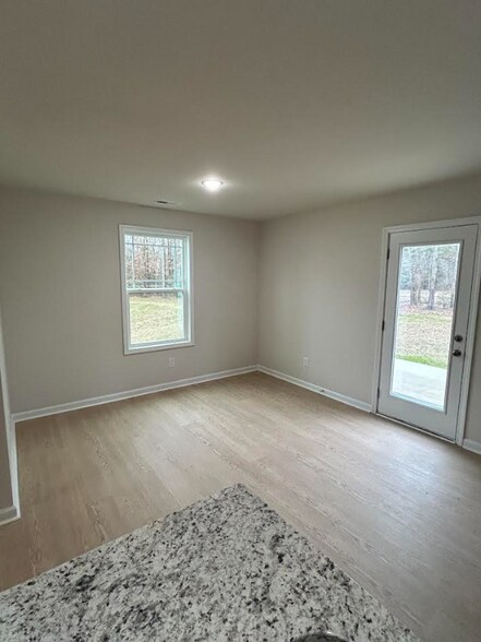 Building Photo - 111 Red Maple Pl