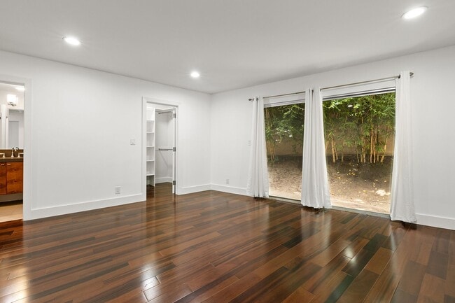 Building Photo - 2-Bedroom Condo in Westwood – Available Now!