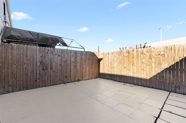 Building Photo - 5925 SW 36th Ct