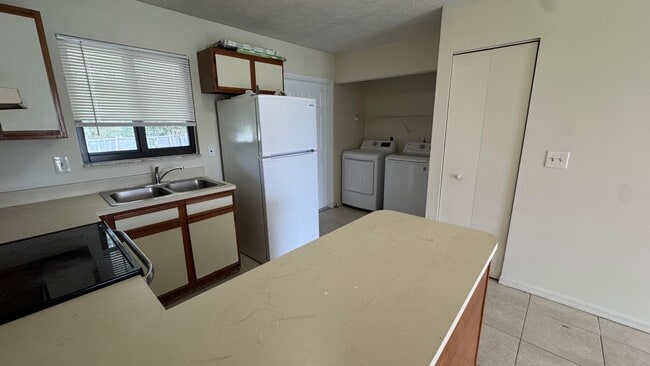 Building Photo - 5045 SE Primrose Way