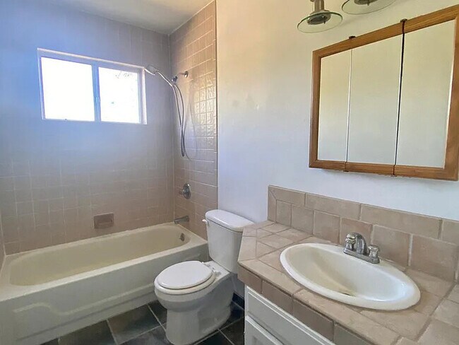 Building Photo - FOR RENT