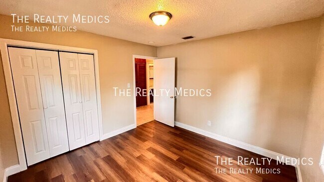 Building Photo - 1100 Santa Anita St