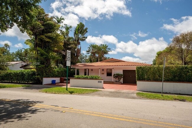 Building Photo - 1550 S Greenway Dr