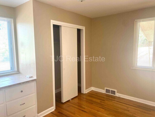 Building Photo - Central Park Home For Rent!