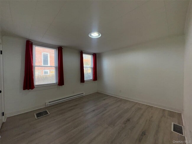 Building Photo - 88 Main St