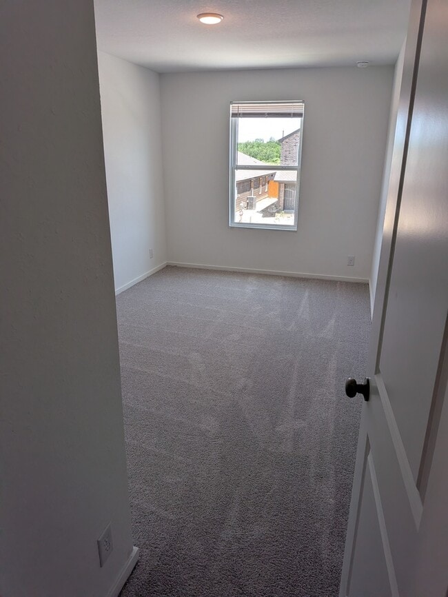 Building Photo - 1718 Charlie Cv