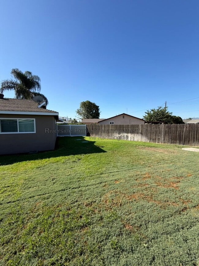 Building Photo - 4500 Sutton Pl