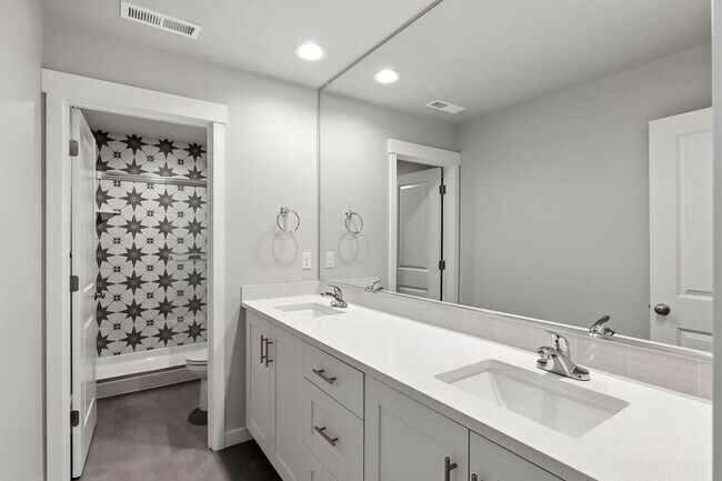 Building Photo - Brand New Townhome in Pleasant Valley Vill...
