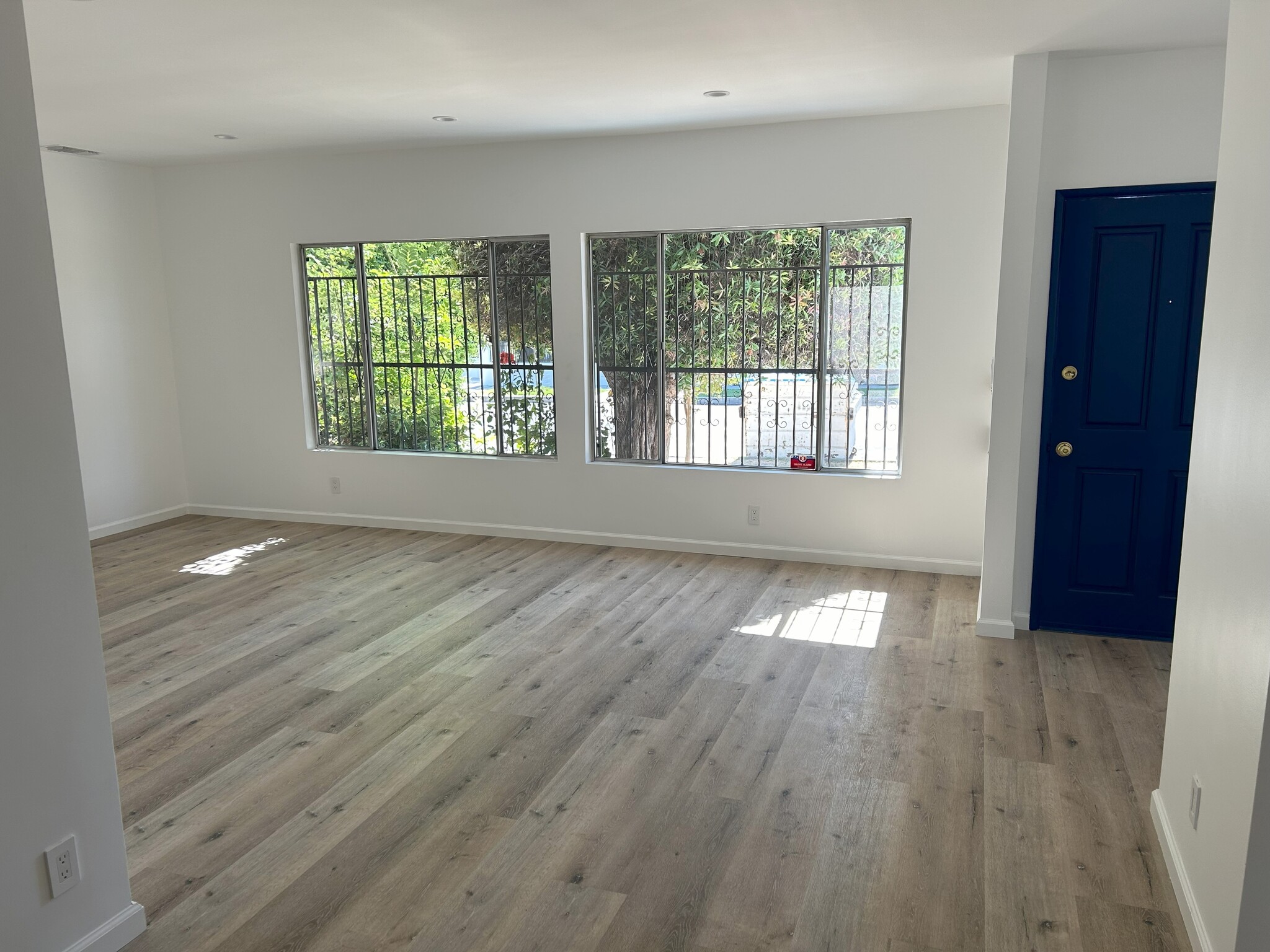 Front Living Room - 142 S Laurel Ave