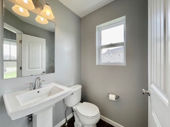 Building Photo - Four Bedroom Home in Fruitport