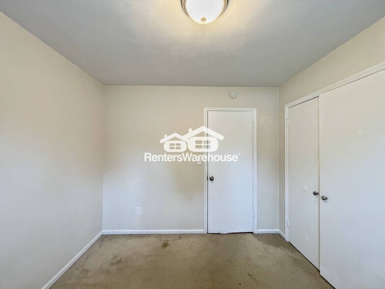Building Photo - 1074 Bland St
