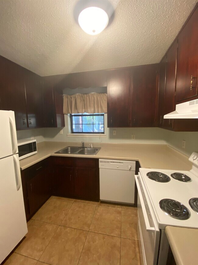 Building Photo - 3701 Donovan Dr