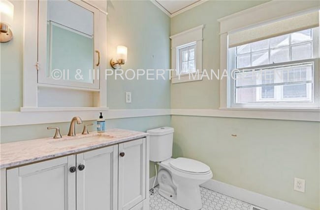 Building Photo - 11 E 57th Terrace