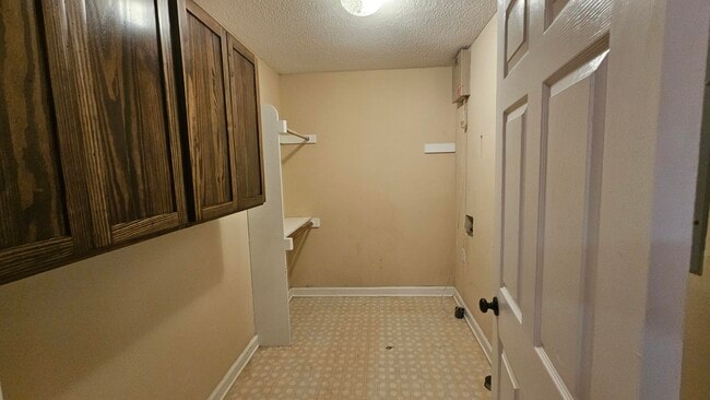 Building Photo - 4850 Birdwood Ct