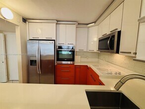 Building Photo - 1817 S Ocean Dr