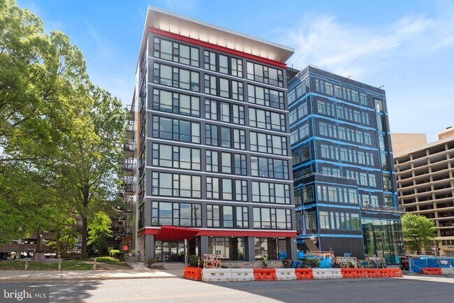 Building Photo - 1320 Fenwick Ln