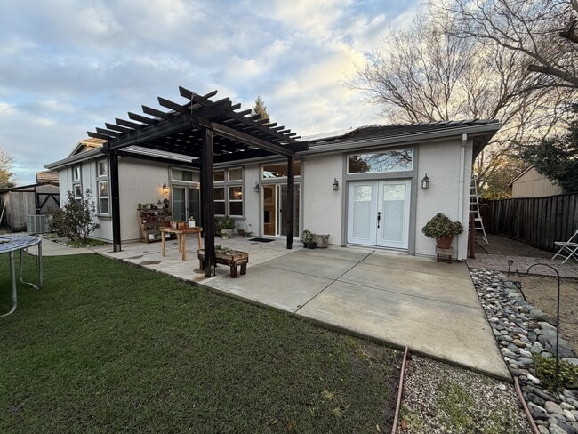 Building Photo - 1706 Guildford Way