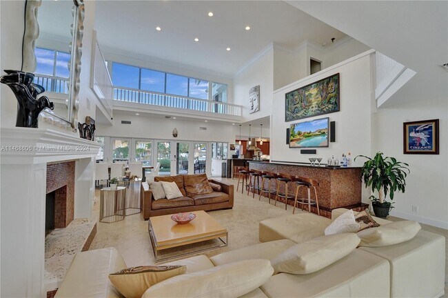 Building Photo - 1247 Seminole Dr