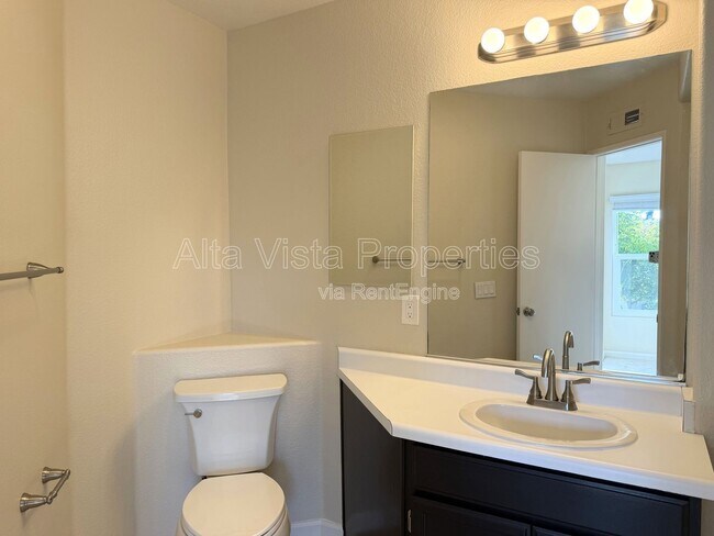 Building Photo - 11877 Spruce Run Dr