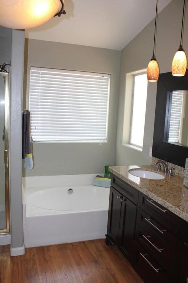 Building Photo - 9456 E Pine Valley Rd