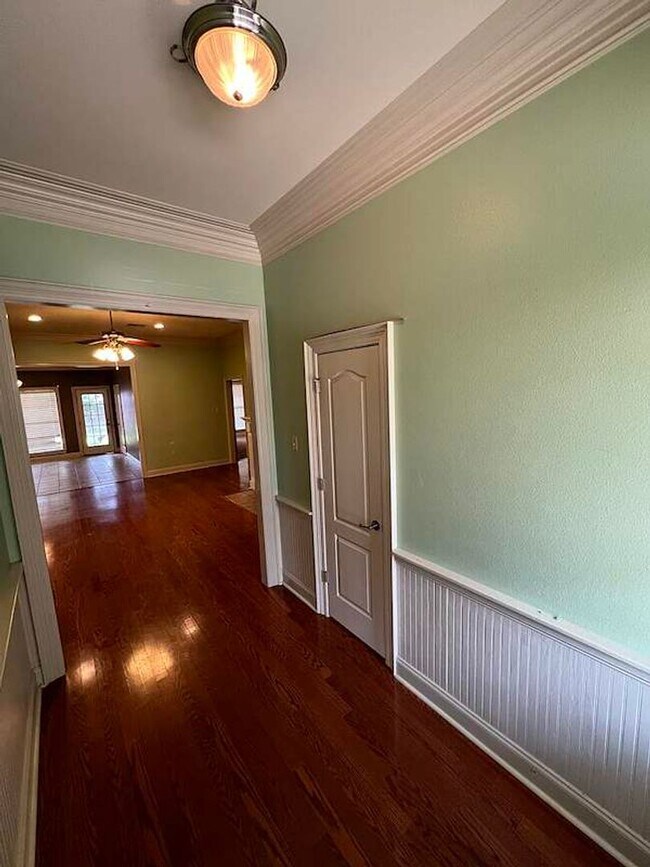Building Photo - Beautiful 3 Bedroom Home in Established Zachary Neighborhood!