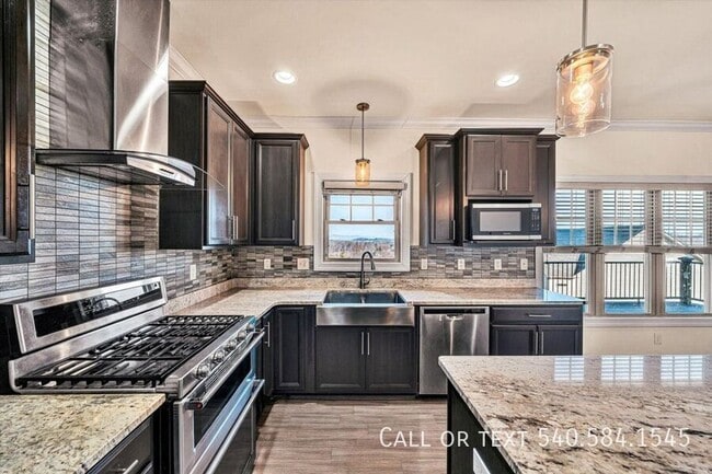 Building Photo - 6982 Linn Cove Court