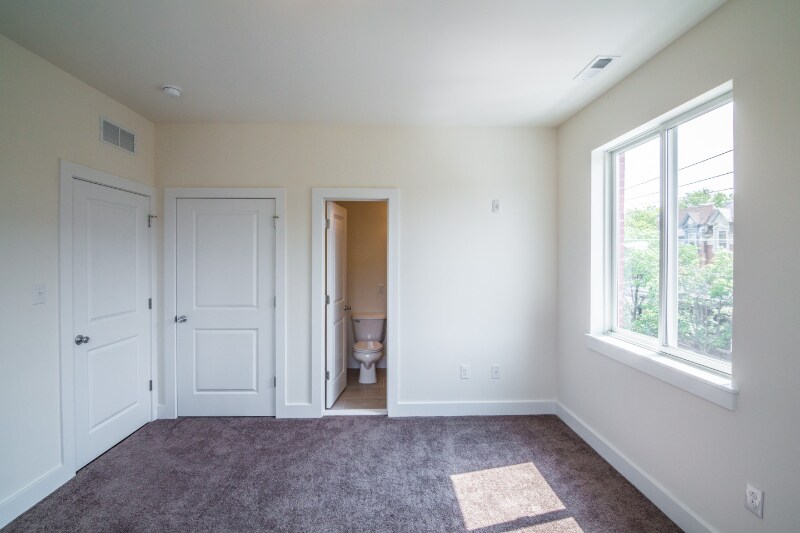 Building Photo - 411 N 34th St