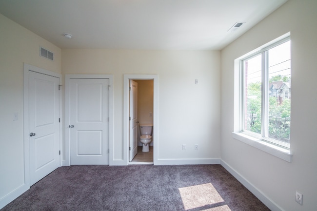 Building Photo - 411 N 34th St