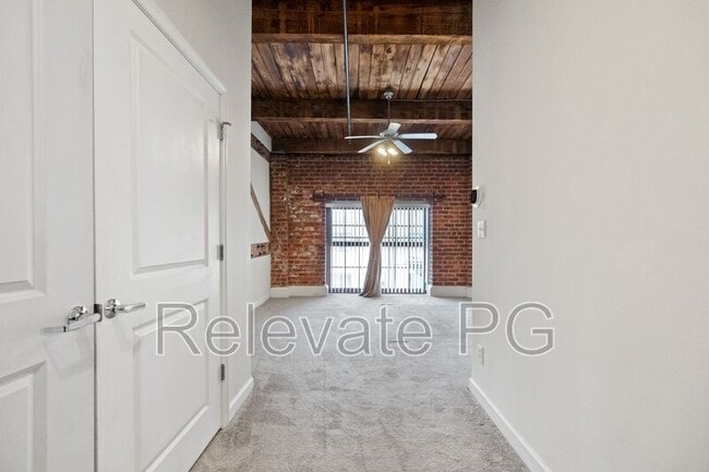 Building Photo - 815 Porter St
