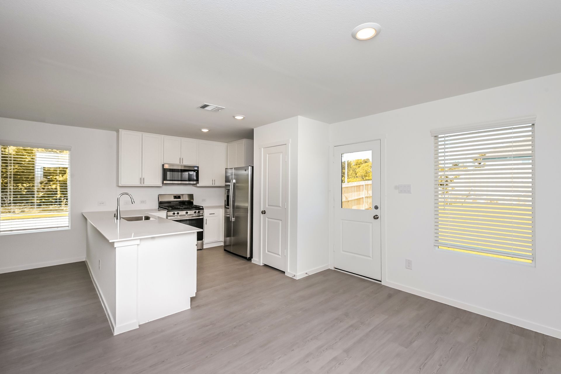 Building Photo - 2740 River Knl Ln