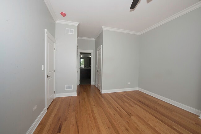 Building Photo - 520 N Western Ave