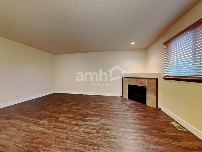 Building Photo - 33586 SE Steinfeld St