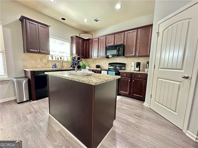 Building Photo - 454 Easley Dr SE