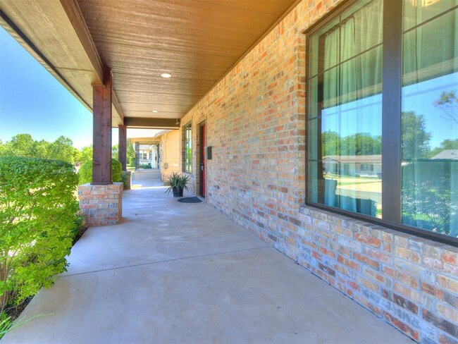 Building Photo - 616 SW 23rd St
