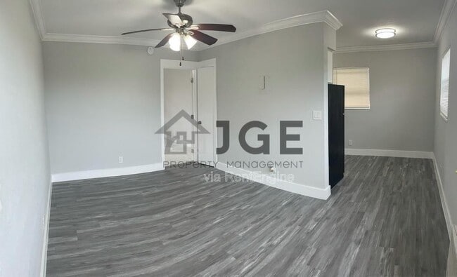 Building Photo - 3128 SW 12th Pl