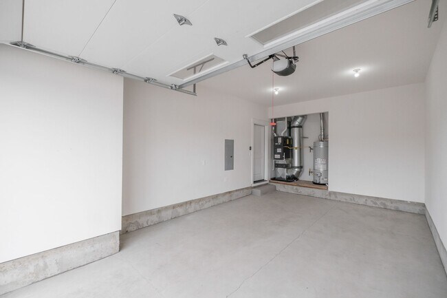 Building Photo - 2483-2485 Roll Tide Ct