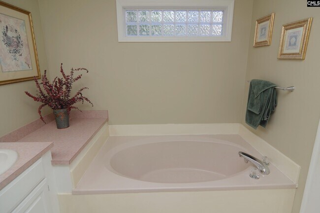 Building Photo - 1331 Camping Rd