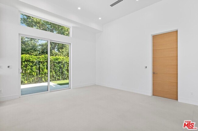 Building Photo - 16851 Encino Hills Dr