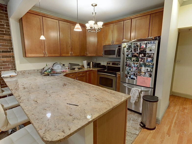 Building Photo - 531 Newbury St