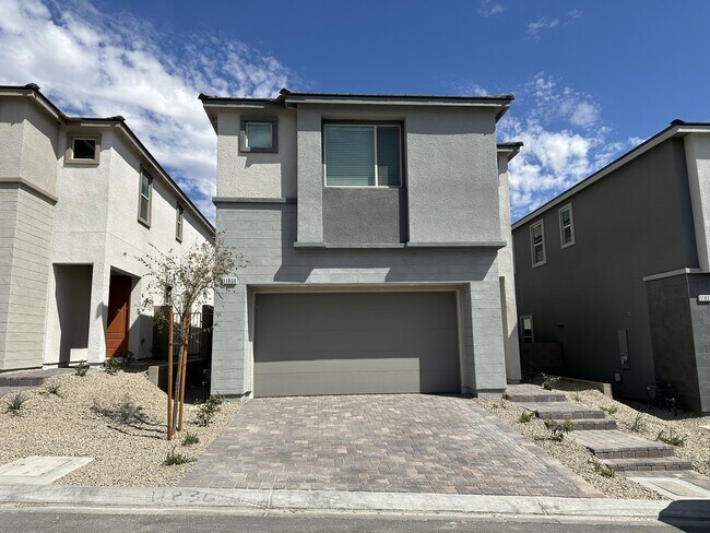 Primary Photo - 11836 Black Canary Ave