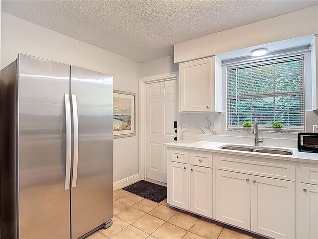 Building Photo - 222 Southeast Jefferson Cir N