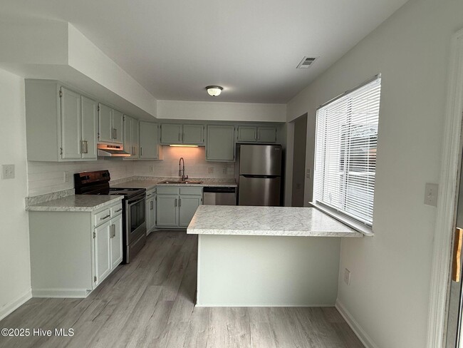 Building Photo - 206 Myrtlewood Cir