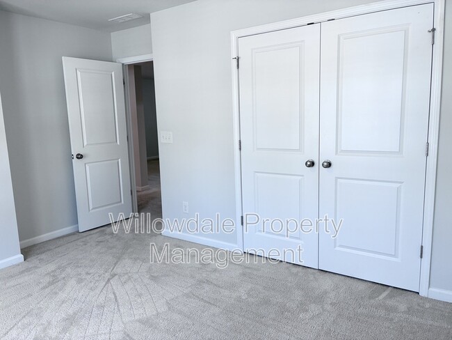 Building Photo - 1112 Lakebrink Dr