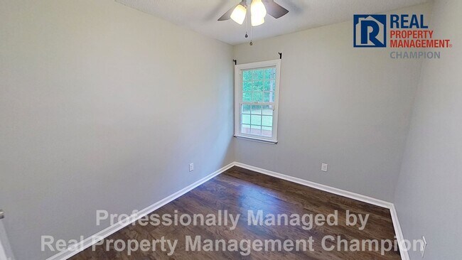 Building Photo - 3 BD/2 BA Home w/Attached Garage, Large Fenced Yard and Easy Access to Camp Lejeune