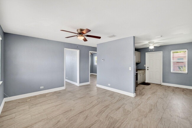 Building Photo - 240 SW 15th Ave