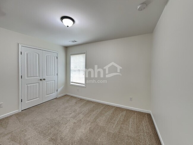 Building Photo - 6260 Cove Creek Dr