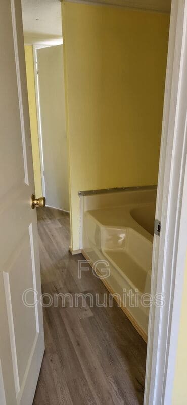 Building Photo - 112 Laurin Dr