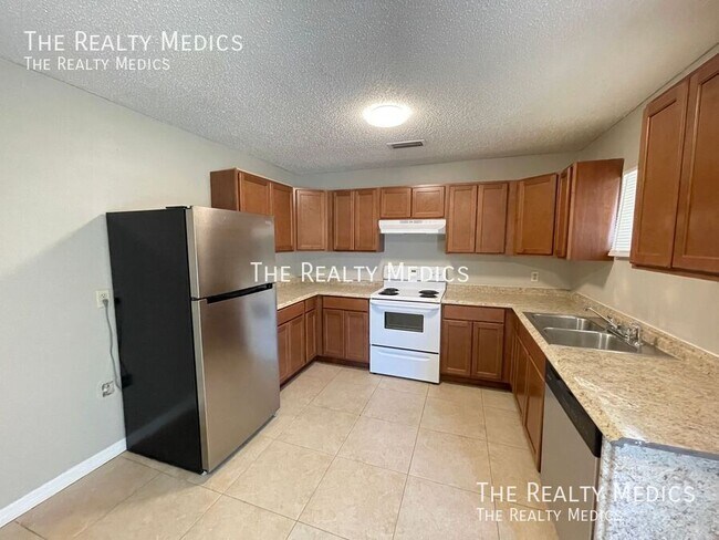 Building Photo - AMAZING 3 Bedroom 2 Bathroom Home In Orlando!