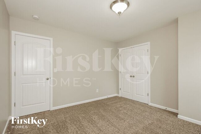 Building Photo - 402 Knothole Ln
