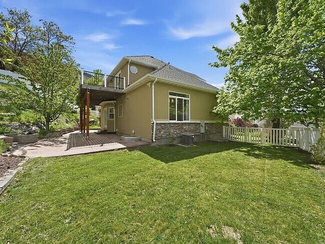 Building Photo - 14757 Brewster Dr